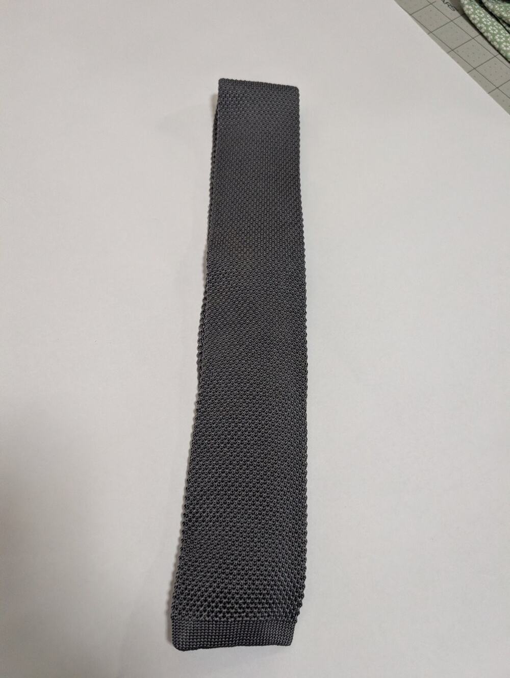 The Tie Bar Men's Charcoal Grey 100% Silk Knit Tie Slim Stain Resistant